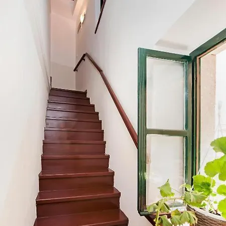 Classic-style Oscar Ii Apartment