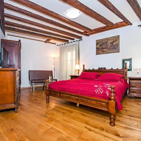Apartment Classic-style Oscar Ii Rovinj