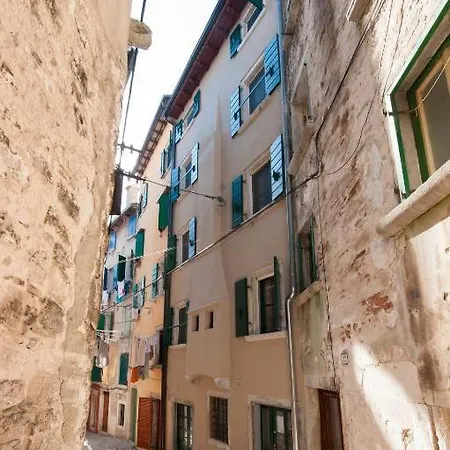 Classic-style Oscar Ii Apartment Rovinj